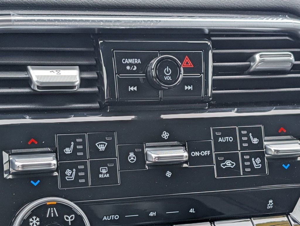 Used 2025 Nissan Armada Platinum image 37