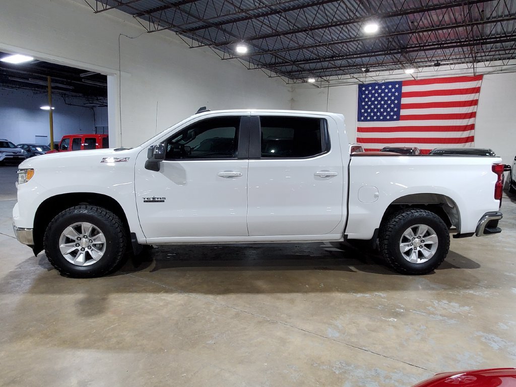 Used 2022 Chevrolet Silverado 1500 LT w/ Z71 Off-Road Package AWD/4WD image 13