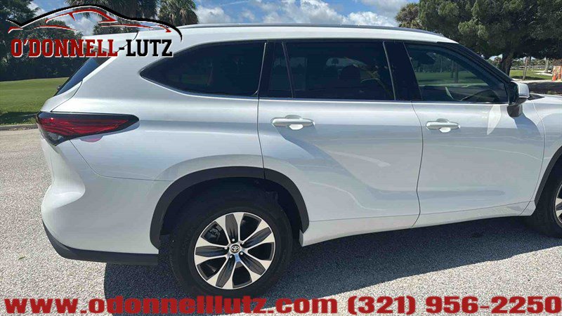 Used 2022 Toyota Highlander XLE FWD image 8