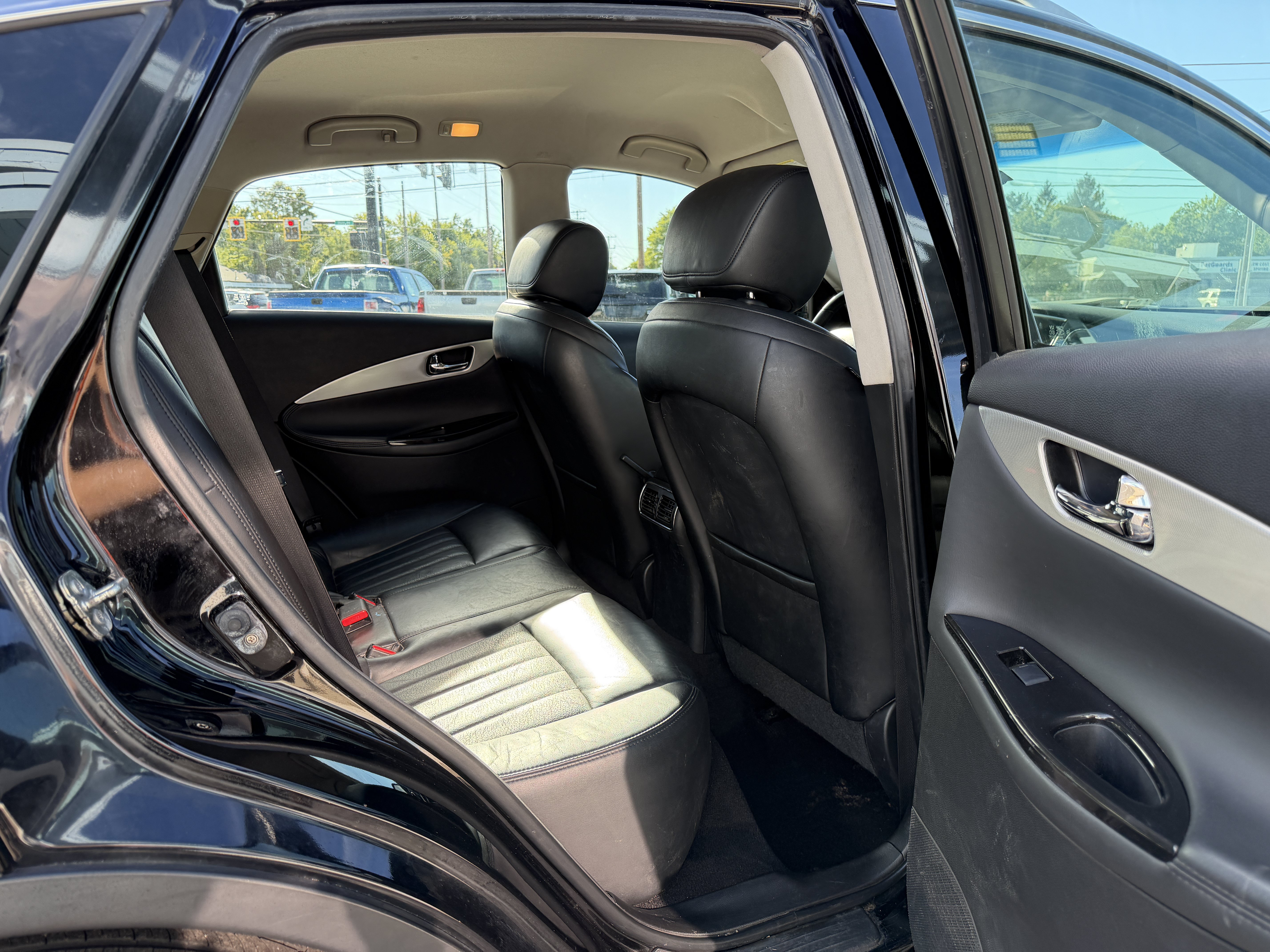 Used 2015 INFINITI QX50 AWD image 16