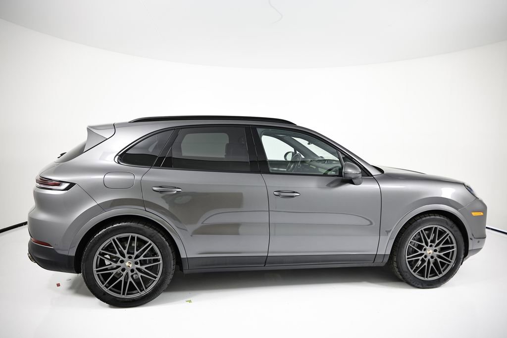 Certified 2025 Porsche Cayenne AWD/4WD image 8