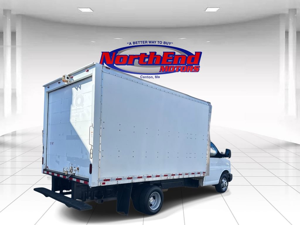 Used 2016 Chevrolet Express 3500 RWD image 3