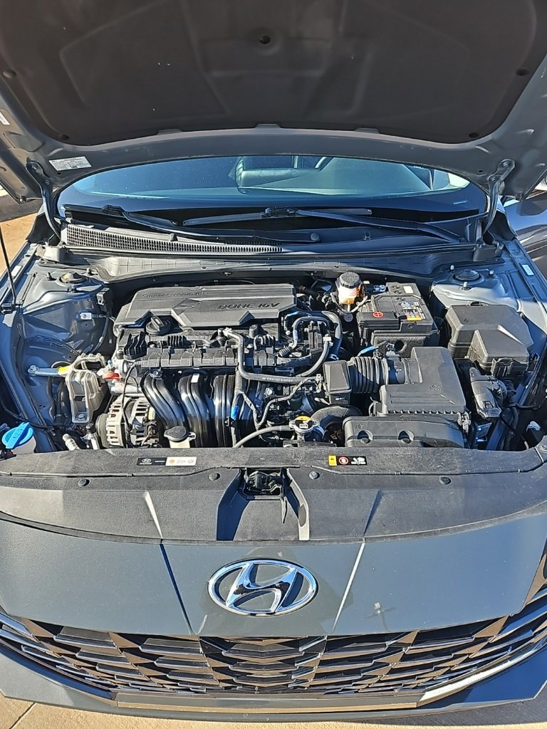 Used 2023 Hyundai Elantra Limited image 10
