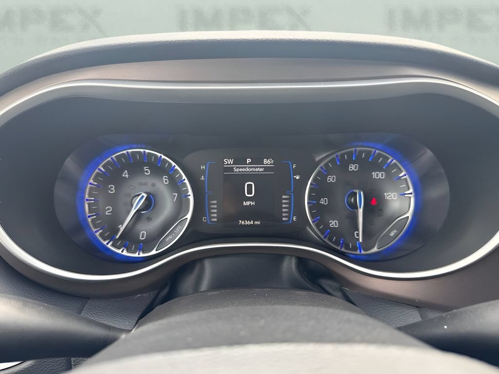 Used 2022 Chrysler Voyager LX FWD image 12