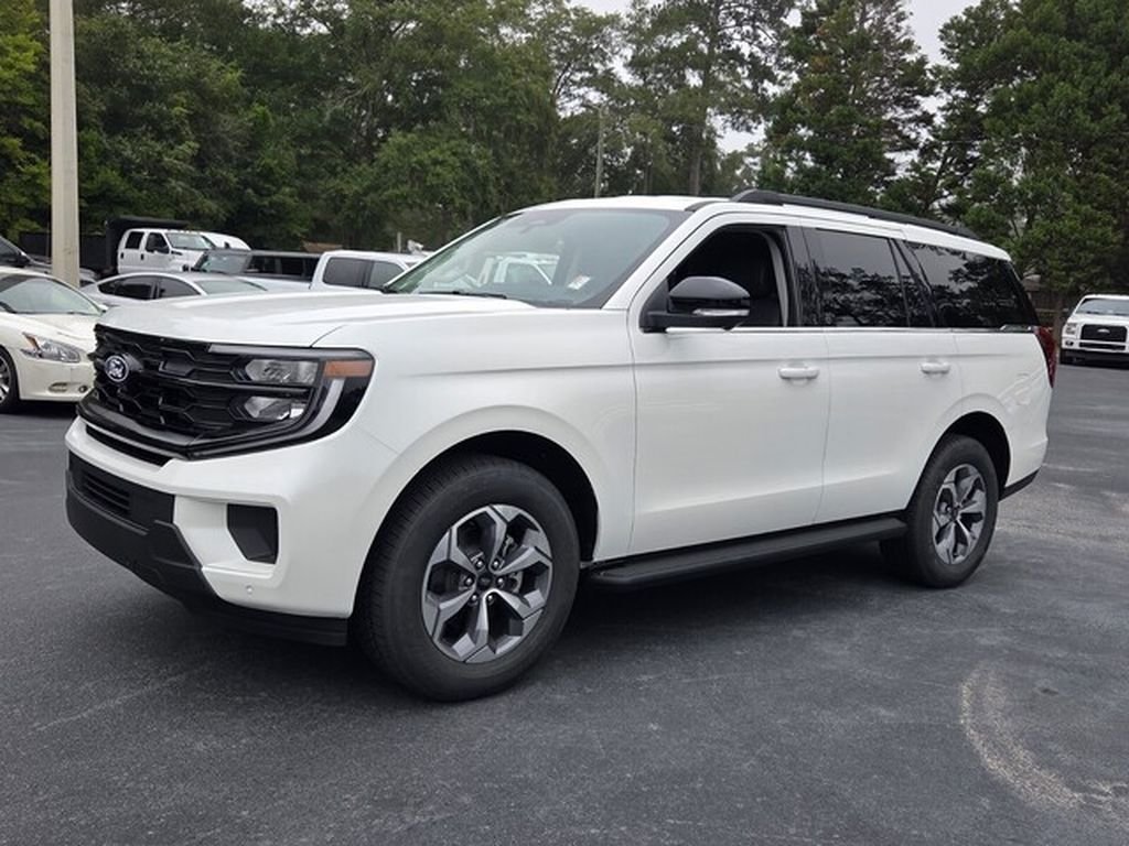 New 2027 Ford Expedition Active RWD image 3
