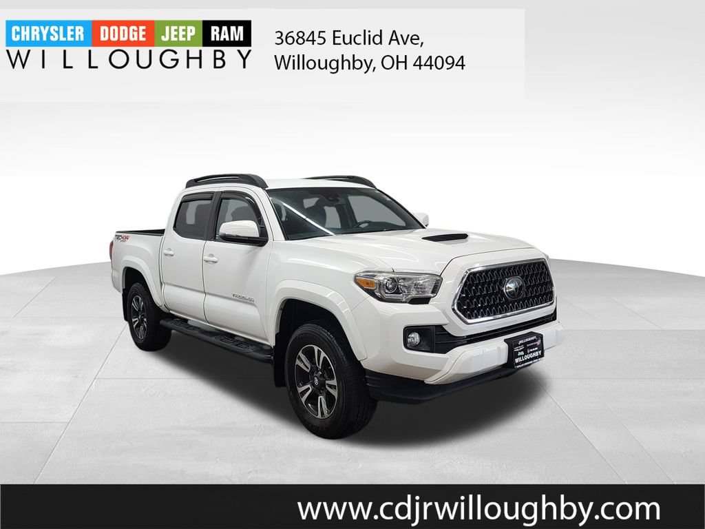 Used 2018 Toyota Tacoma TRD Sport w/ Exterior Package AWD/4WD image 3