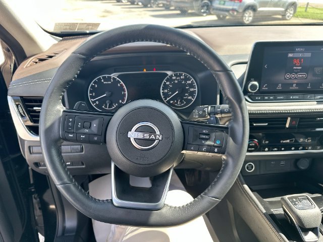 Used 2023 Nissan Rogue SL AWD/4WD image 16