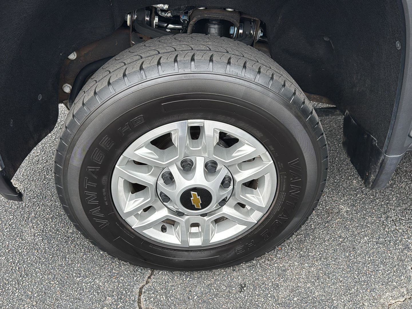 Used 2024 Chevrolet Silverado 2500 LT image 30