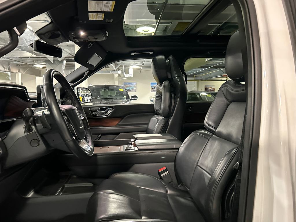 Used 2022 Lincoln Navigator L Reserve w/ Monochromatic Package AWD/4WD image 10