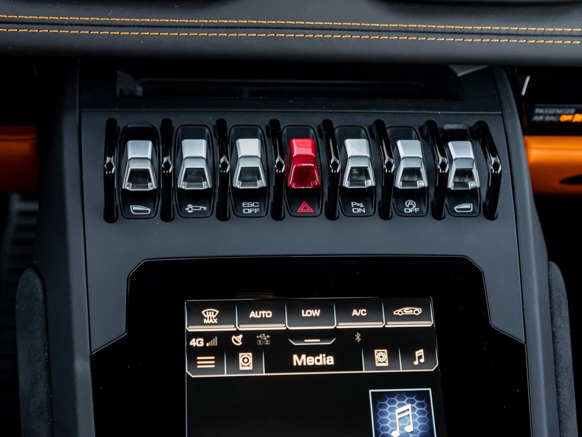 Used 2020 Lamborghini Huracan EVO image 21