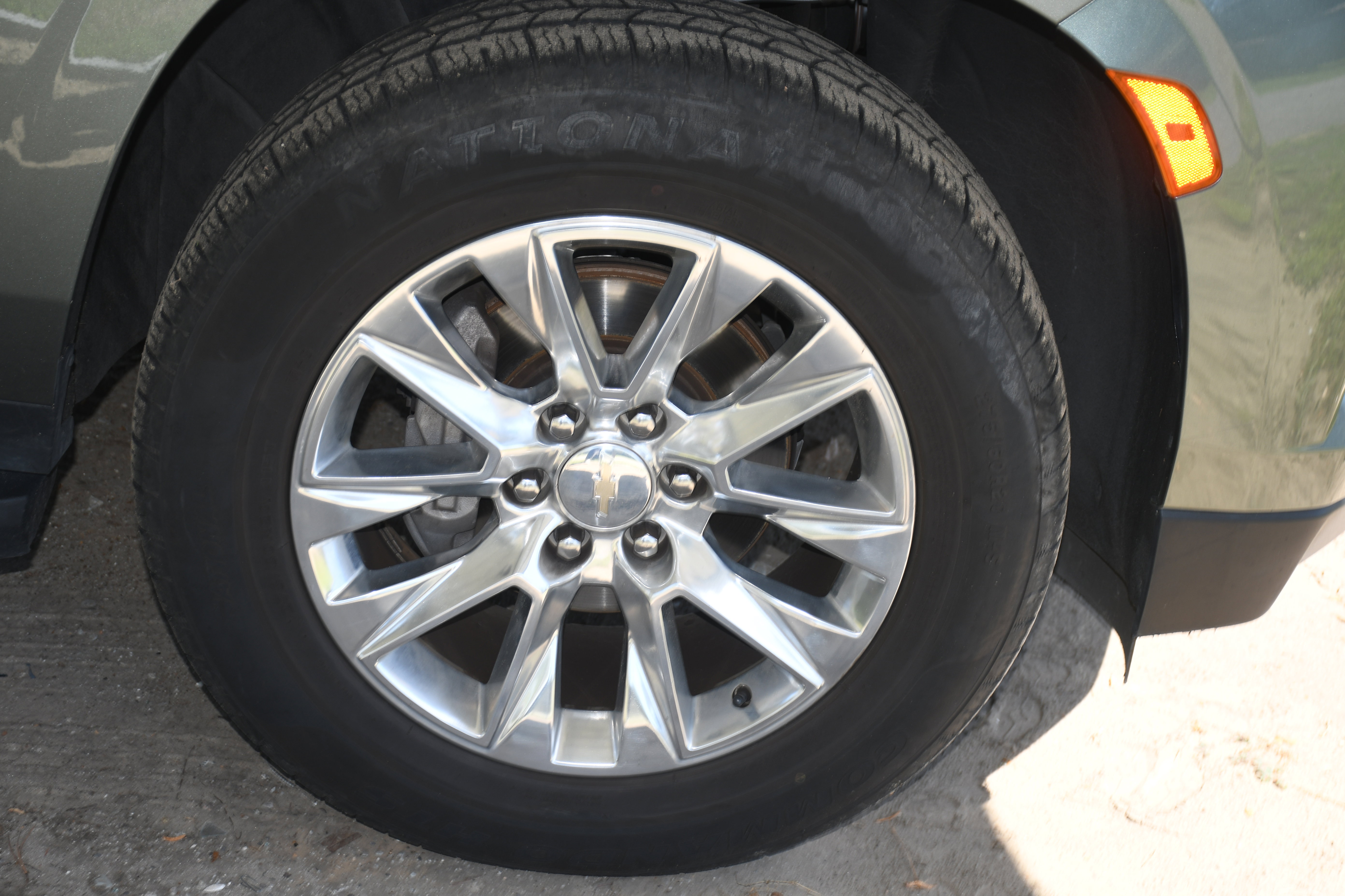 Used 2023 Chevrolet Suburban Premier RWD image 23