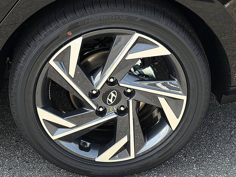 New 2026 Hyundai Elantra Limited FWD image 4