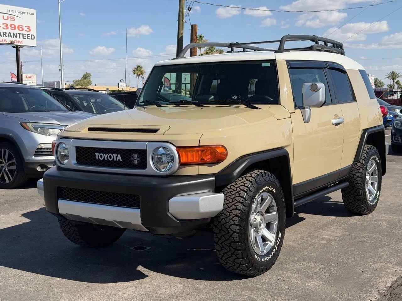 Used 2014 Toyota FJ Cruiser 4WD w/ Upgrade Package image 2