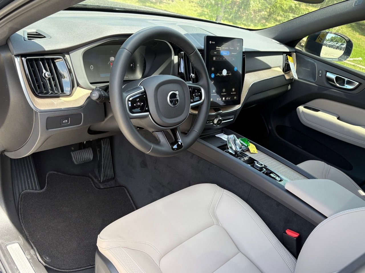 New 2026 Volvo XC60 B5 Plus w/ Protection Package Premier AWD/4WD image 13