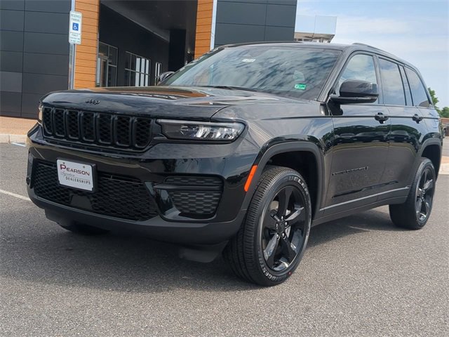 New 2025 Jeep Grand Cherokee Altitude image 7