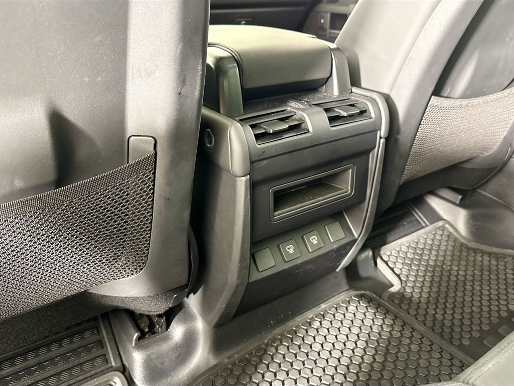 Used 2025 Land Rover Defender 110 X-Dynamic SE image 16