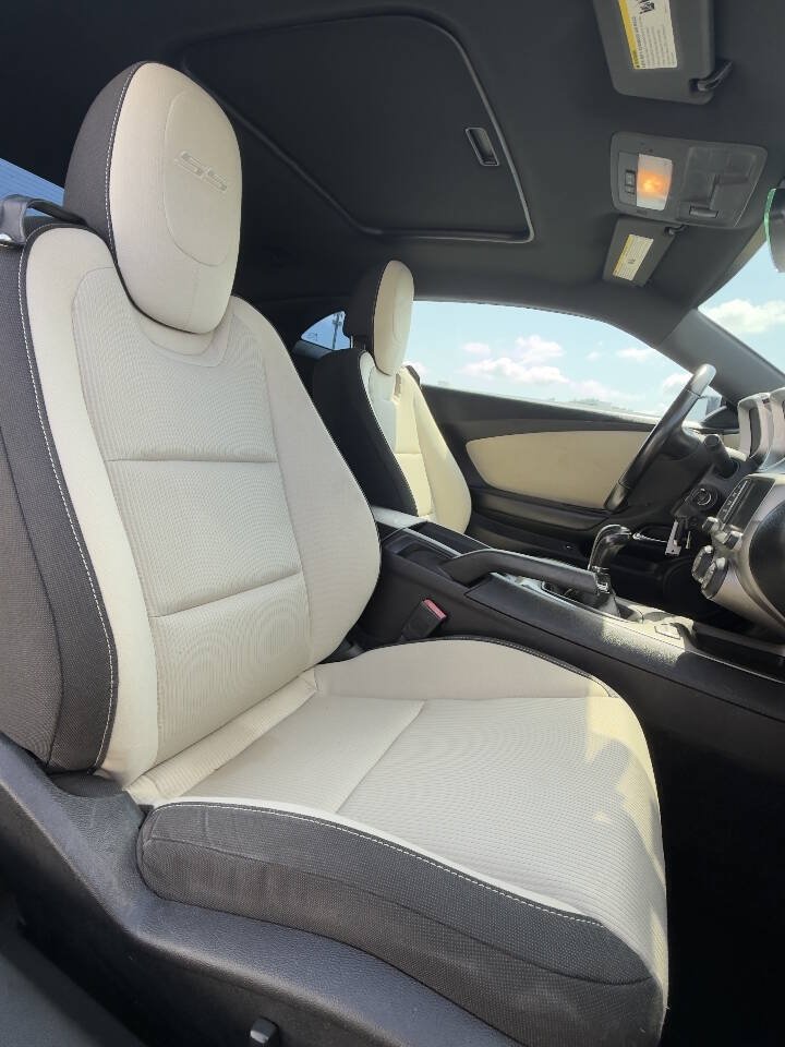 Used 2015 Chevrolet Camaro SS RWD image 12