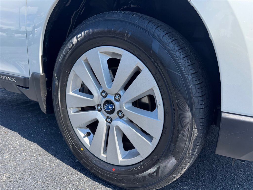 Used 2017 Subaru Outback 2.5i Premium AWD/4WD image 9