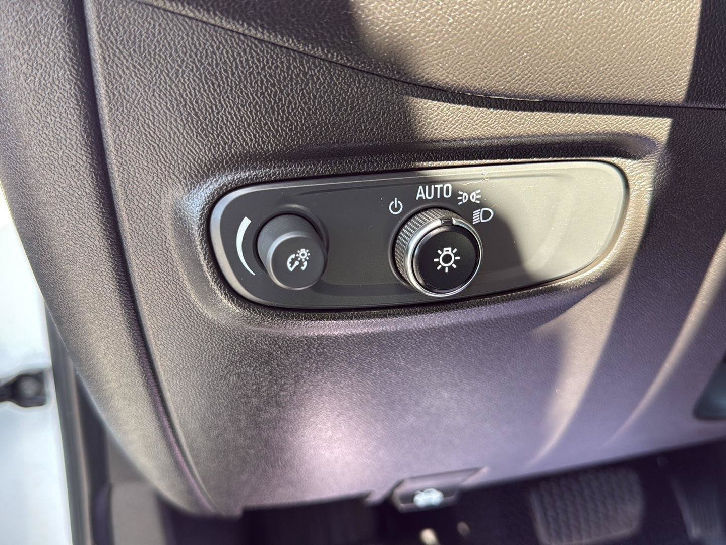 Used 2019 Chevrolet Equinox LS w/ LPO, Floor Liner Package AWD/4WD image 12