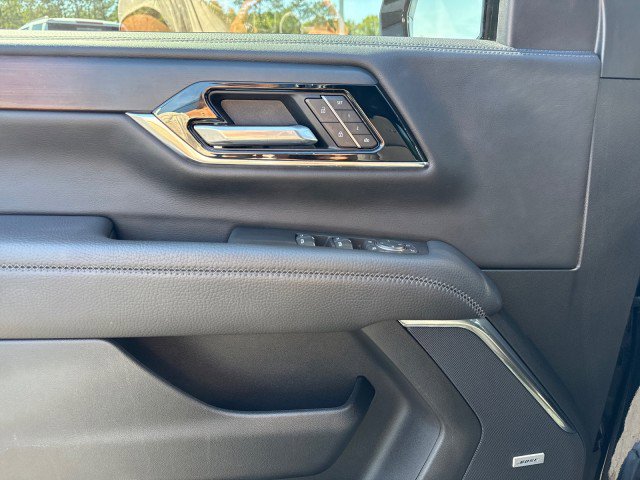 Used 2025 GMC Yukon XL Denali RWD image 23