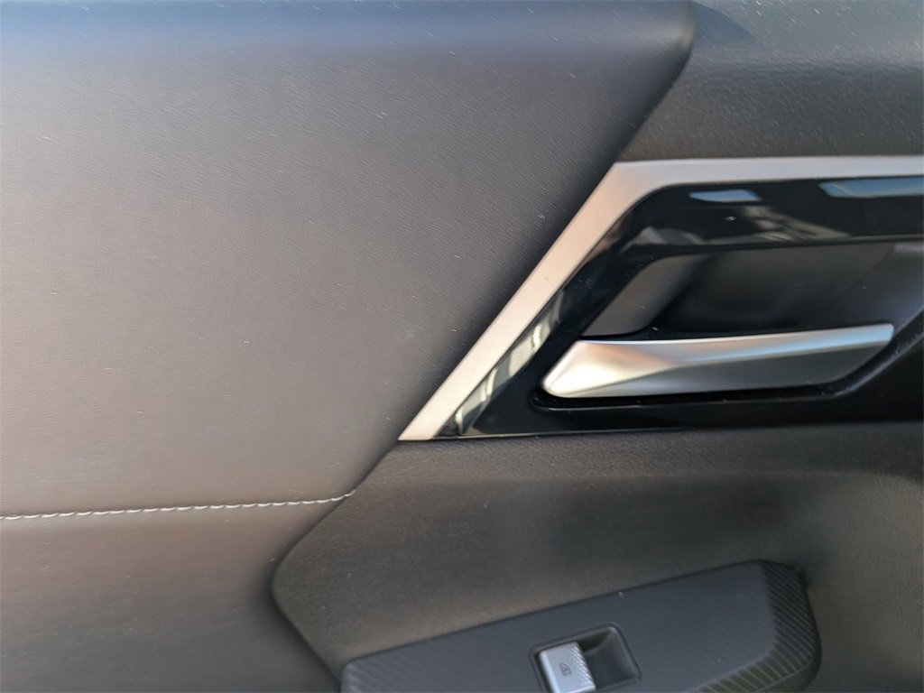 Used 2024 Mitsubishi Outlander SE image 28