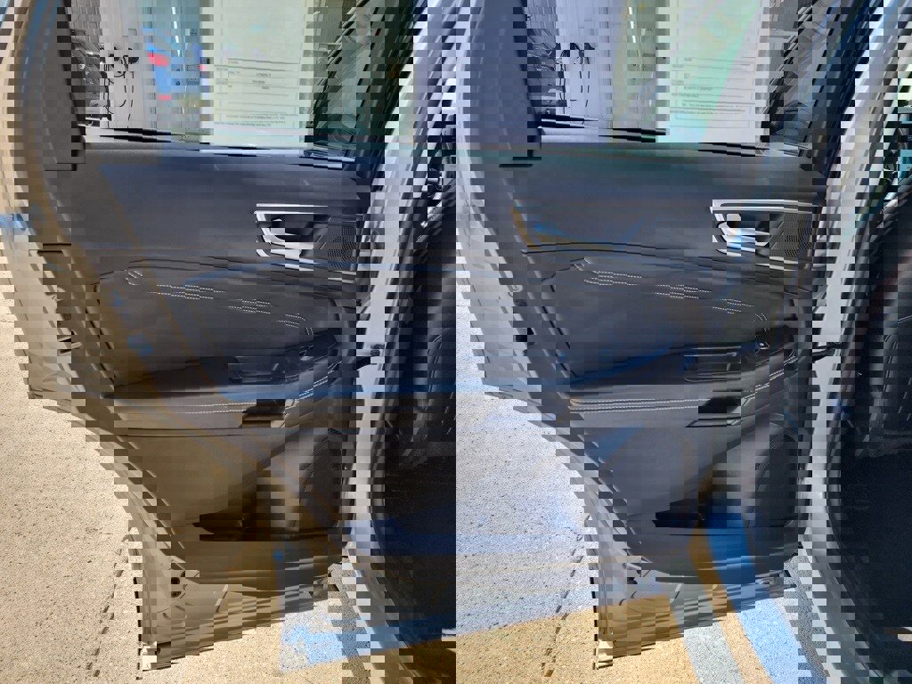 Used 2024 Ford Edge Titanium image 12