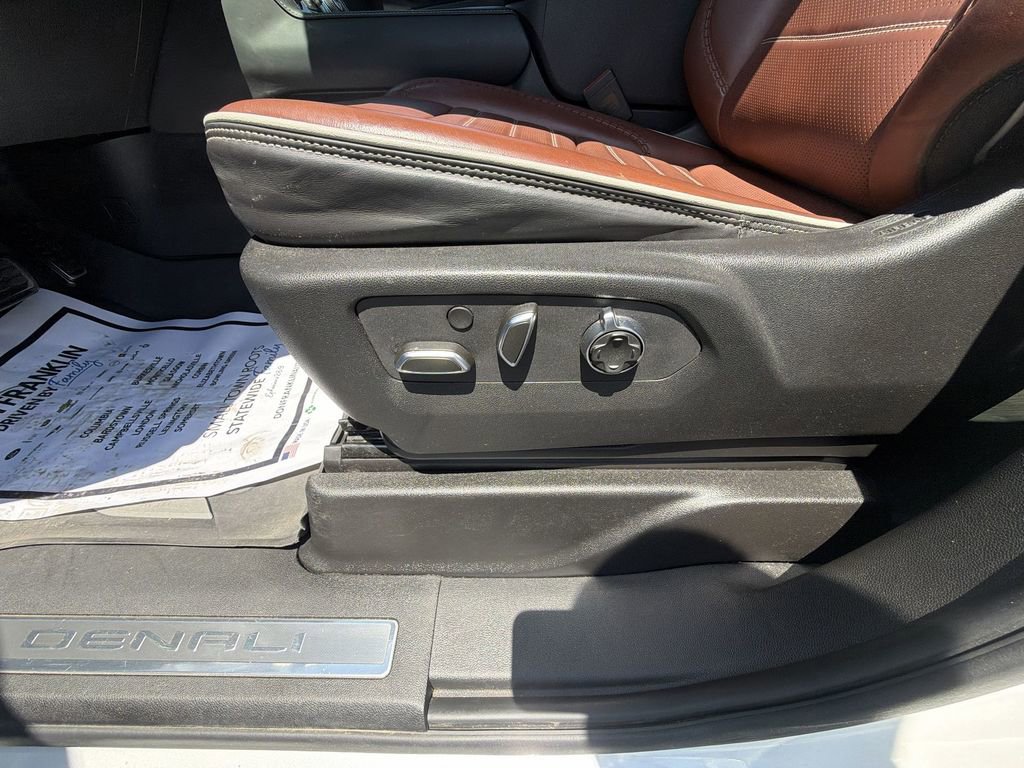 Used 2023 GMC Yukon XL Denali Ultimate AWD/4WD image 18