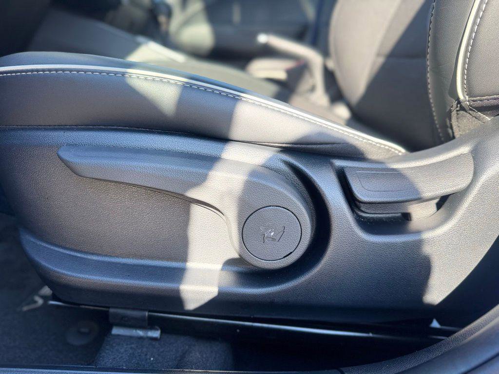 New 2025 Hyundai Venue Limited image 14