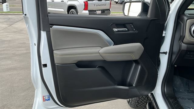 Used 2024 Chevrolet Colorado ZR2 w/ Technology Package image 5