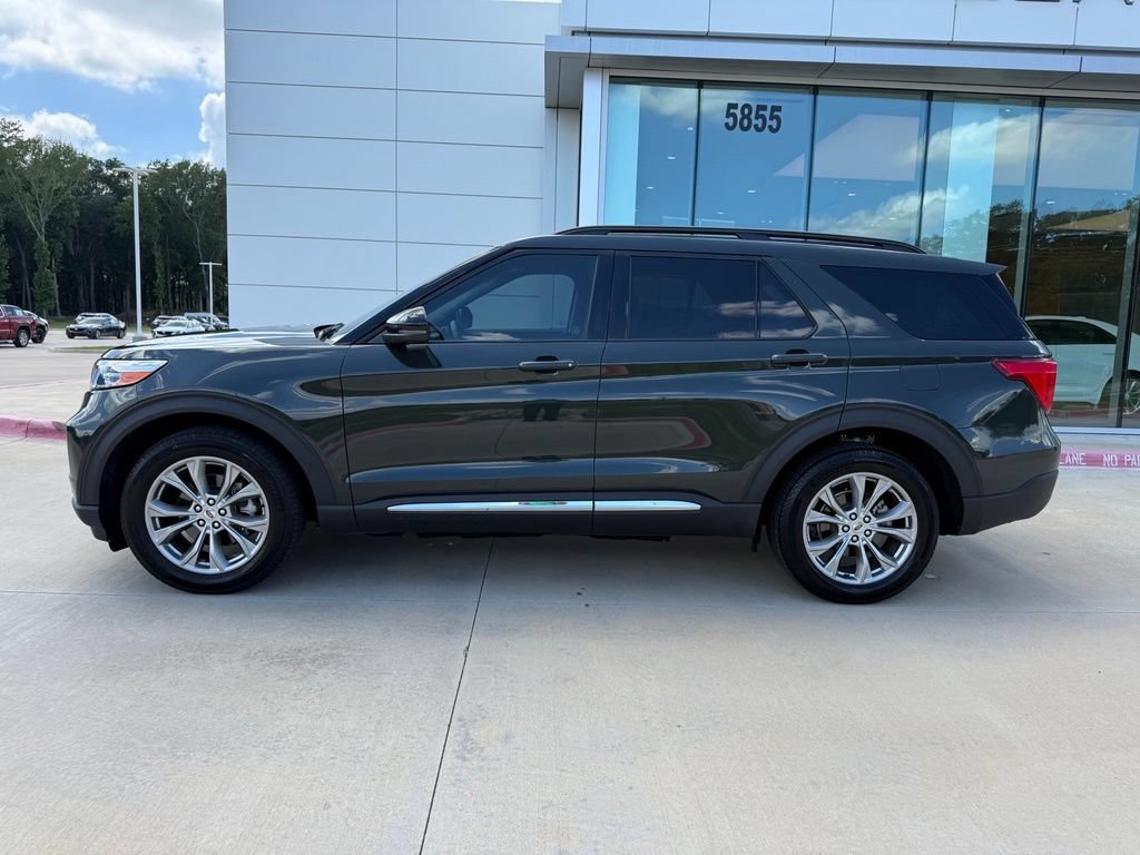 Used 2024 Ford Explorer XLT w/ Equipment Group 202A AWD/4WD image 2