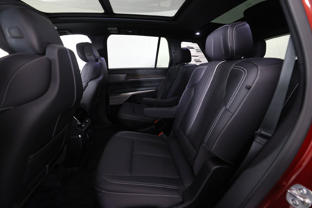 Used 2026 Cadillac Vistiq Sport w/ LPO, Floor Liner Package AWD/4WD image 16