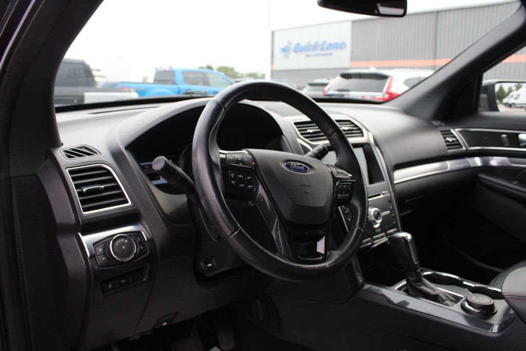 Used 2017 Ford Explorer Sport w/ Equipment Group 401A AWD/4WD image 2