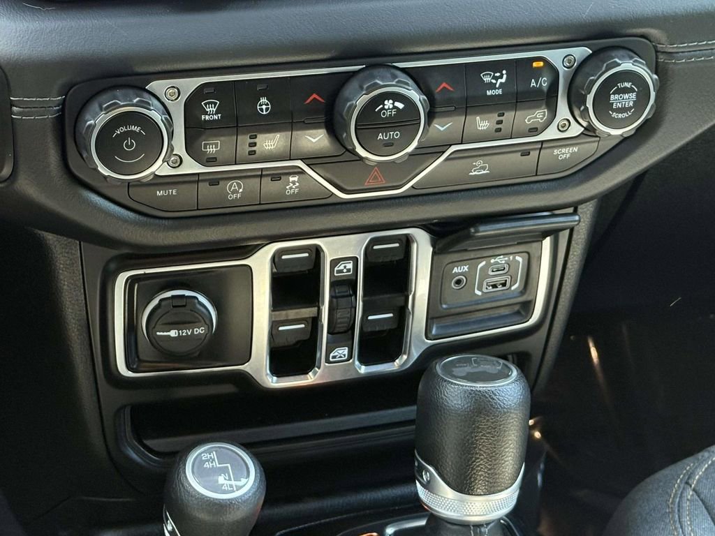 Used 2024 Jeep Wrangler Unlimited Sahara AWD/4WD image 17