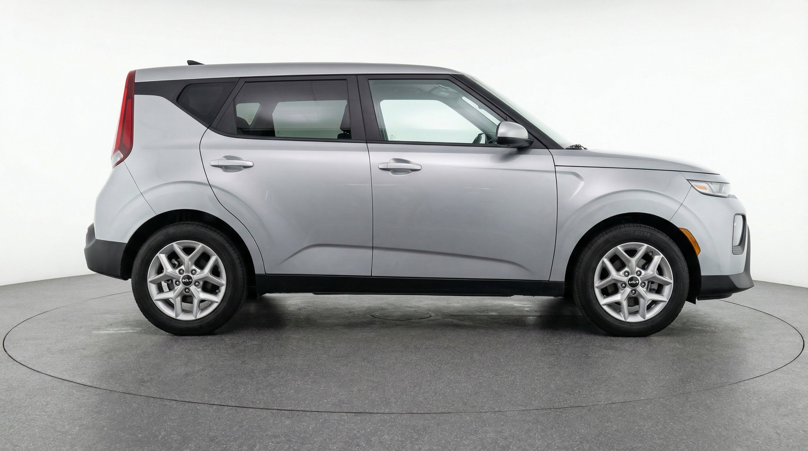 Used 2025 Kia Soul LX w/ LX Technology Package FWD image 11