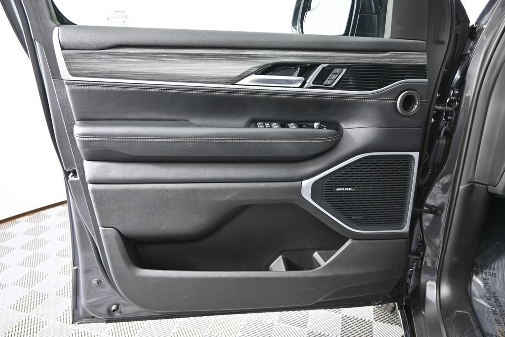 Used 2024 Jeep Wagoneer Series II w/ Flexible Seating Group AWD/4WD image 19