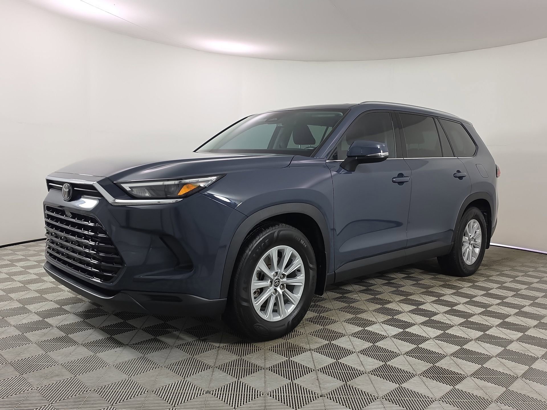 Used 2024 Toyota Grand Highlander FWD image 3
