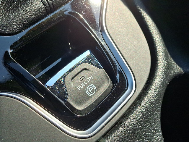 Used 2020 Jeep Cherokee Limited AWD/4WD image 27