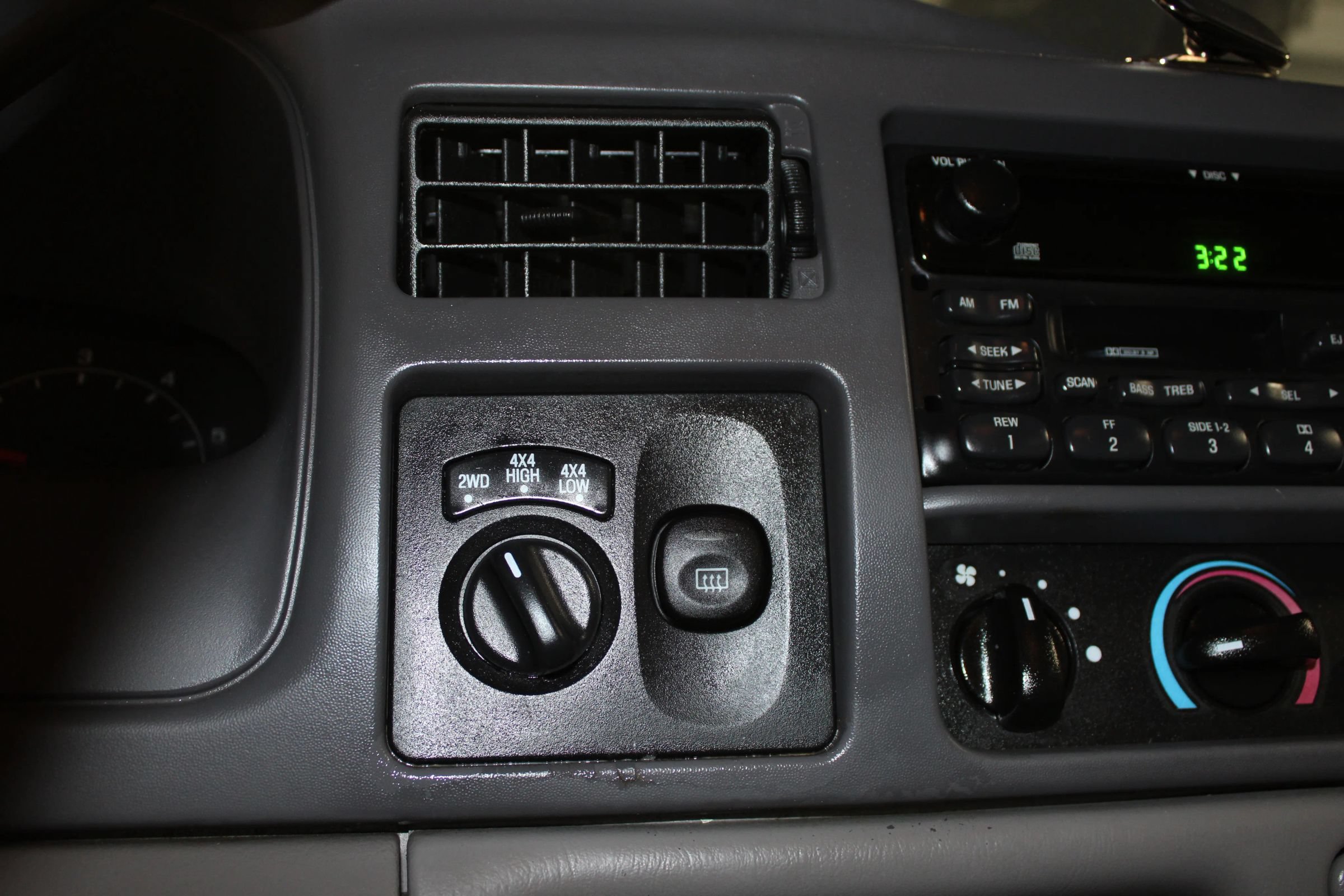 Used 2000 Ford Excursion XLT AWD/4WD image 19
