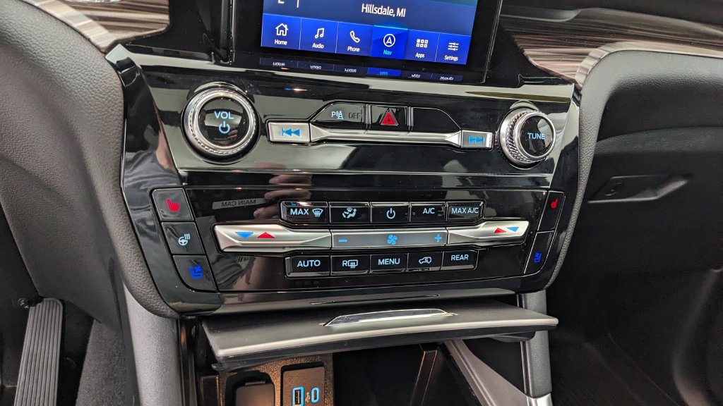 Certified 2024 Ford Explorer Limited w/ Limited Technology Package AWD/4WD image 30