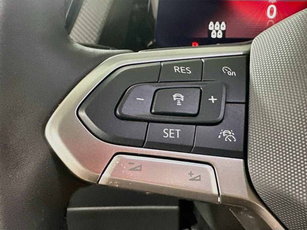 Used 2025 Volkswagen Atlas Peak Edition SE AWD/4WD image 23