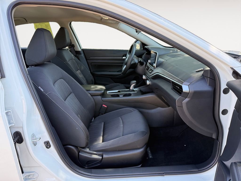 Used 2025 Nissan Altima 2.5 SV image 15