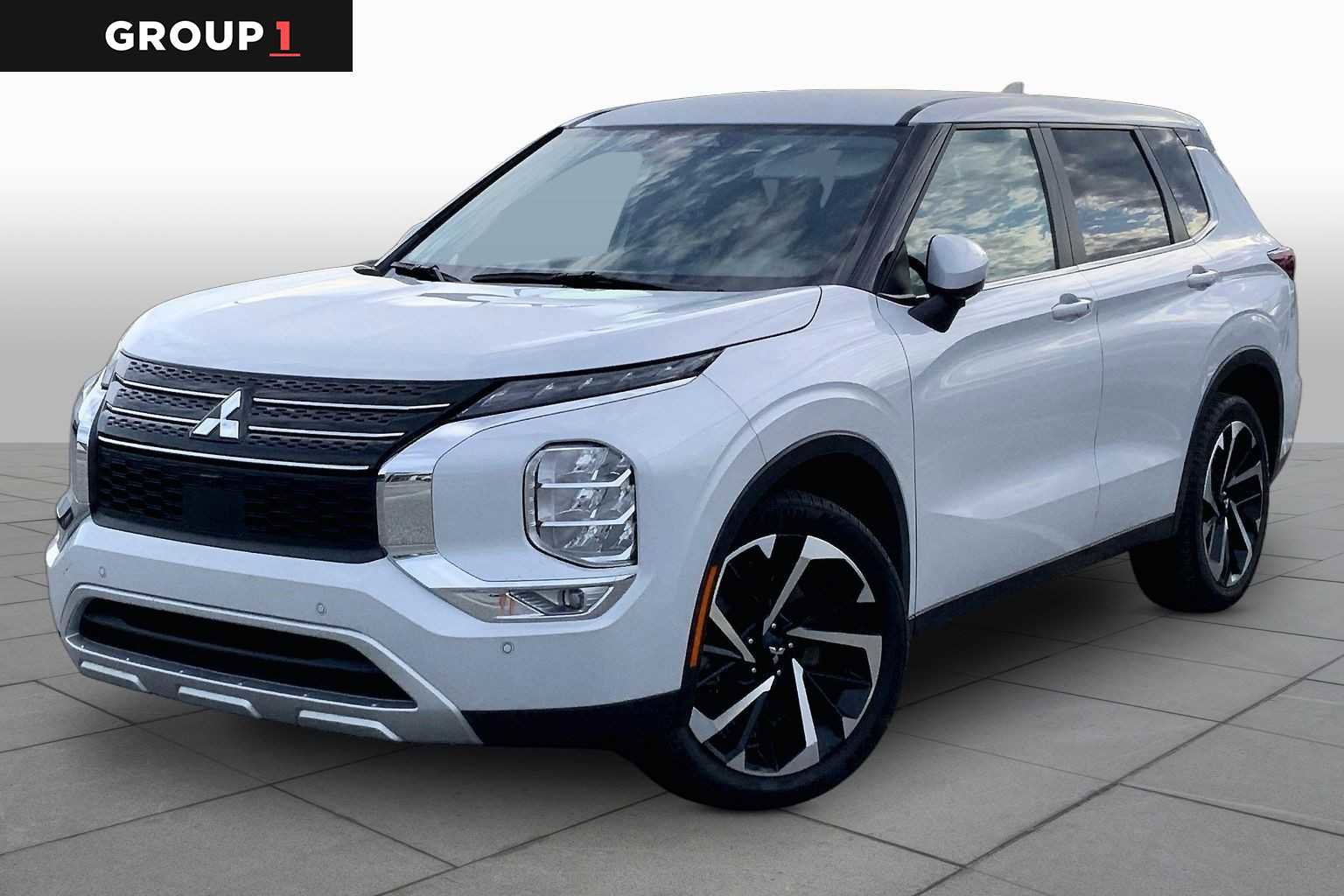 Used 2024 Mitsubishi Outlander SE FWD image 1