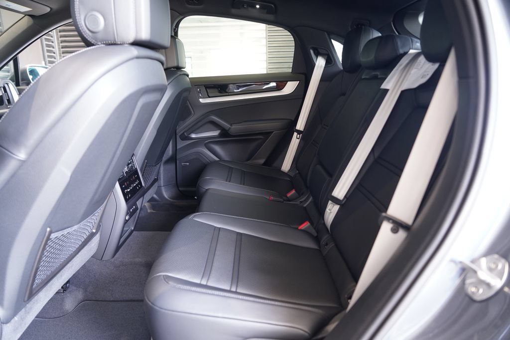 New 2026 Porsche Cayenne Coupe AWD/4WD image 25