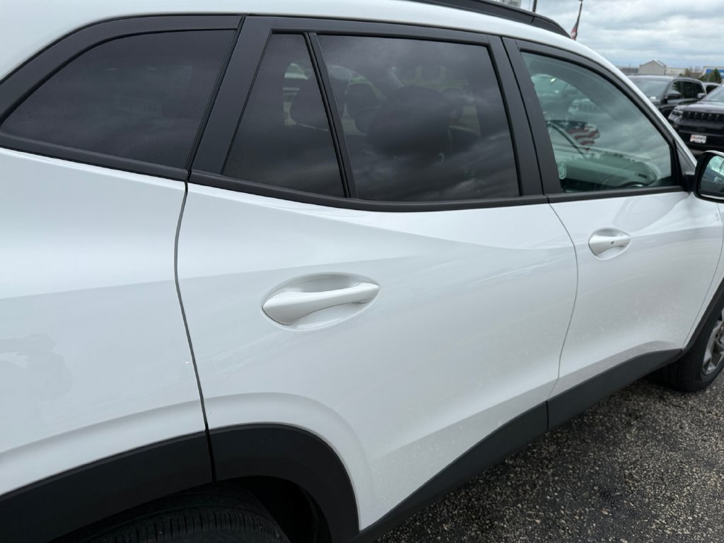 Used 2025 Chevrolet Trax LT w/ LT Convenience Package FWD image 37