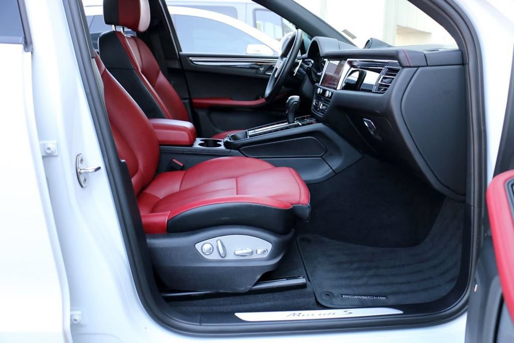 Used 2024 Porsche Macan S AWD/4WD image 33