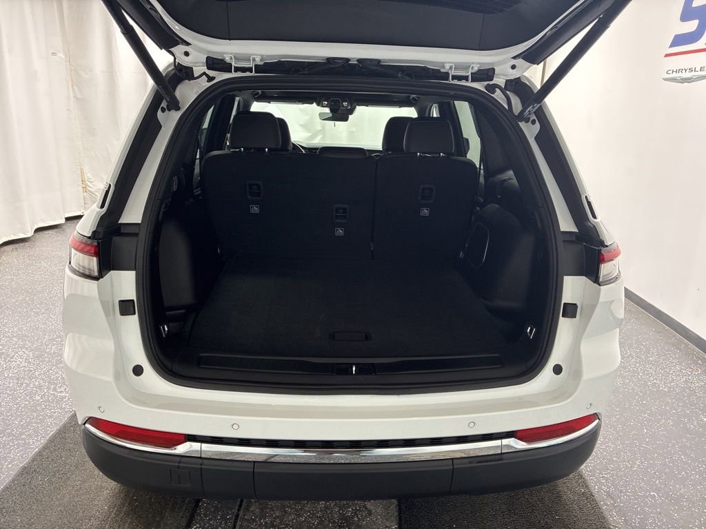 Used 2025 Jeep Grand Cherokee Limited image 6