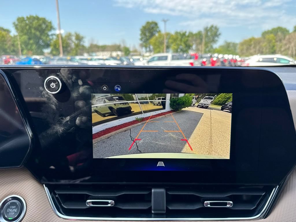 Used 2025 Chevrolet Equinox ACTIV w/ Convenience Package III AWD/4WD image 16