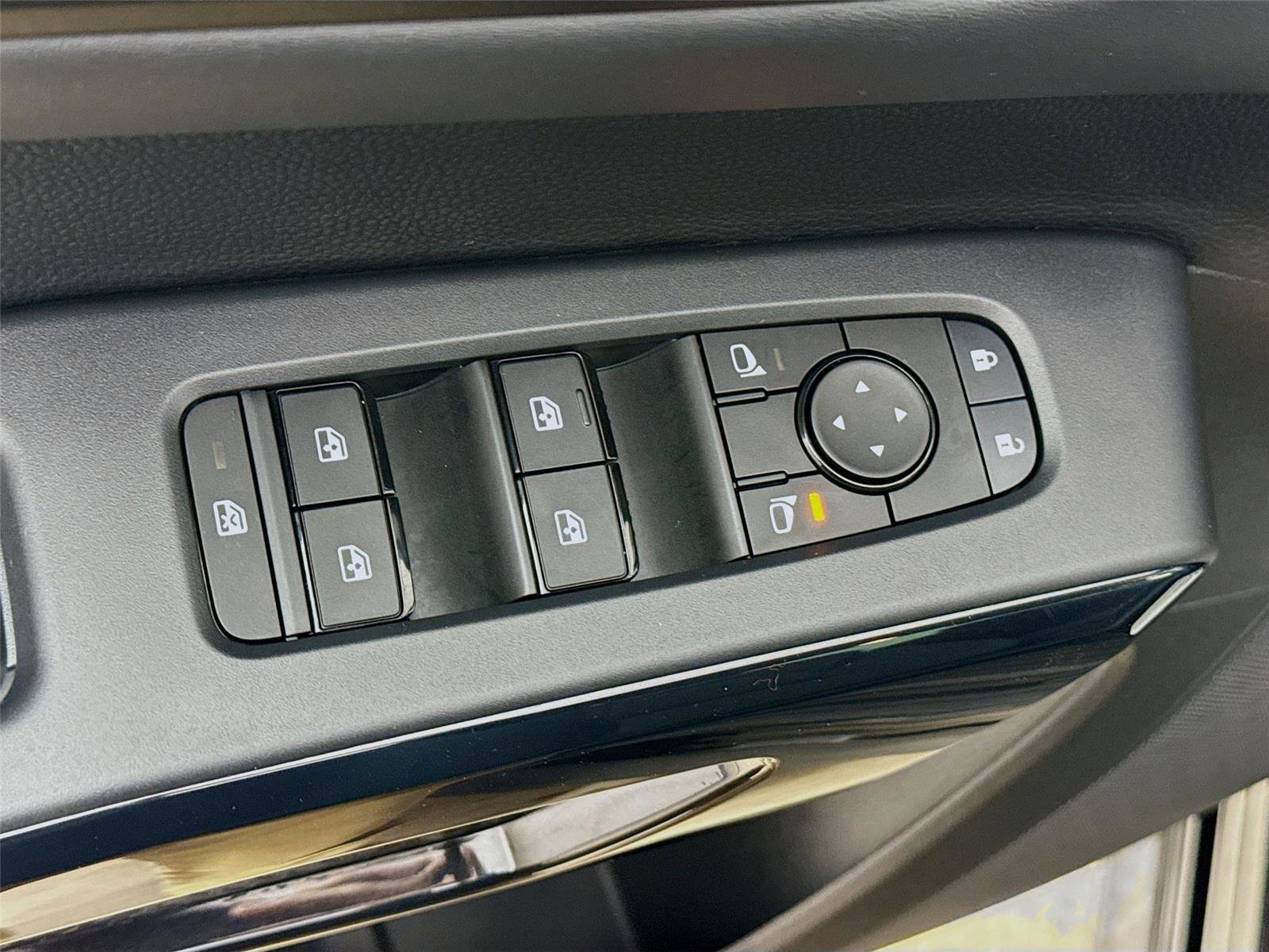 Used 2025 Nissan Pathfinder S AWD/4WD image 19