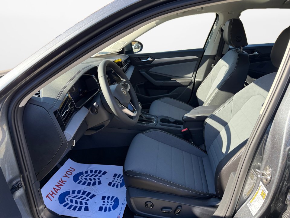 New 2026 Volkswagen Jetta SE image 9