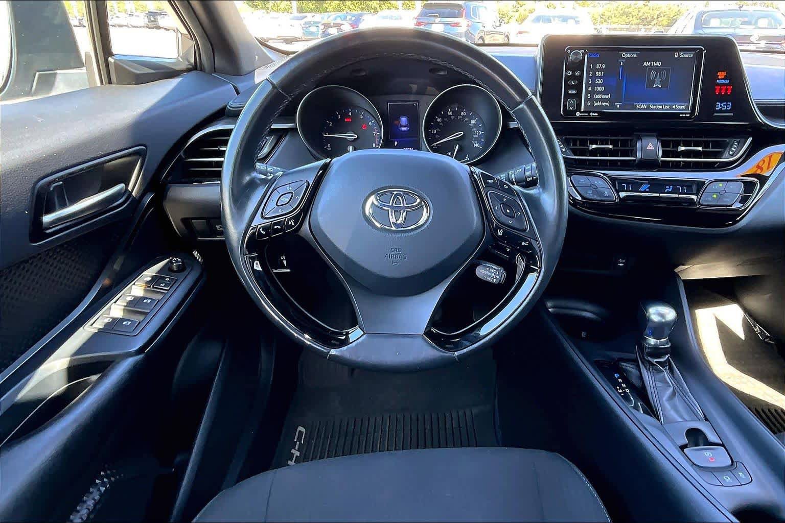 Used 2018 Toyota C-HR XLE FWD image 5